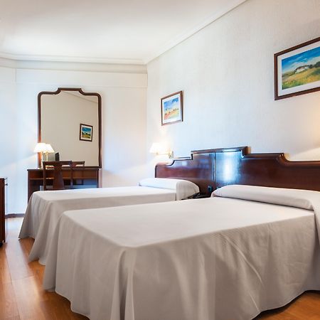 Hotel Alcantara Caces Екстериор снимка