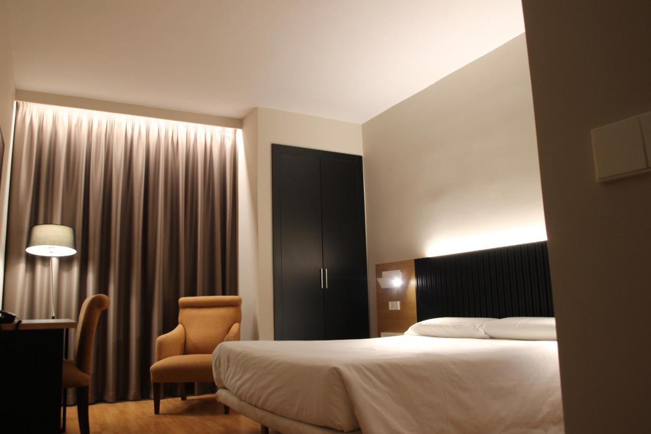 Hotel Alcantara Caces Екстериор снимка