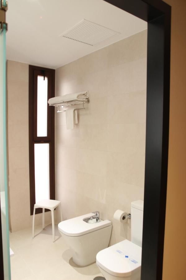Hotel Alcantara Caces Екстериор снимка