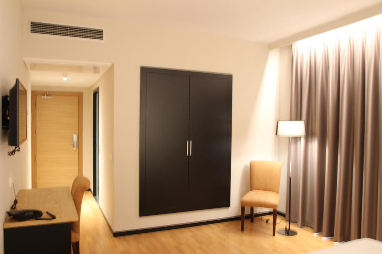 Hotel Alcantara Caces Екстериор снимка