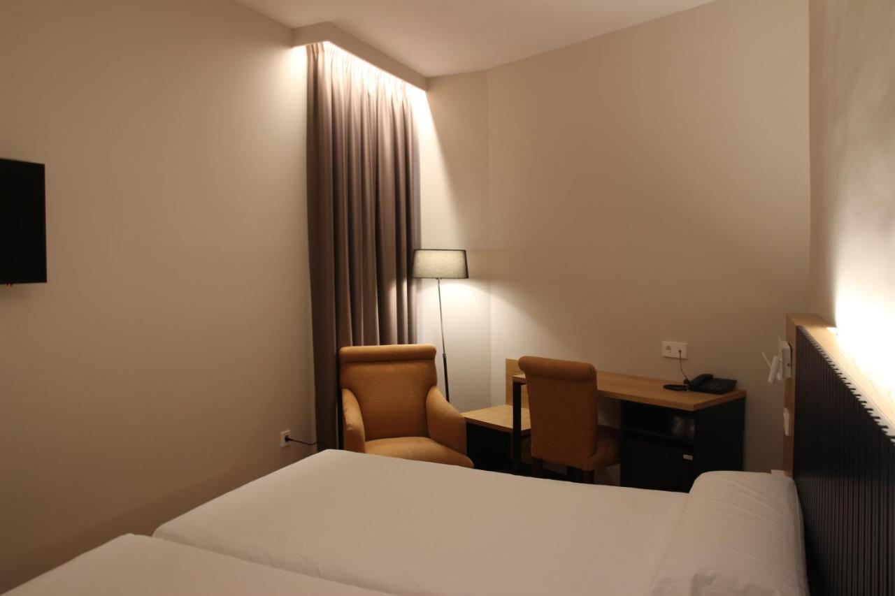 Hotel Alcantara Caces Екстериор снимка