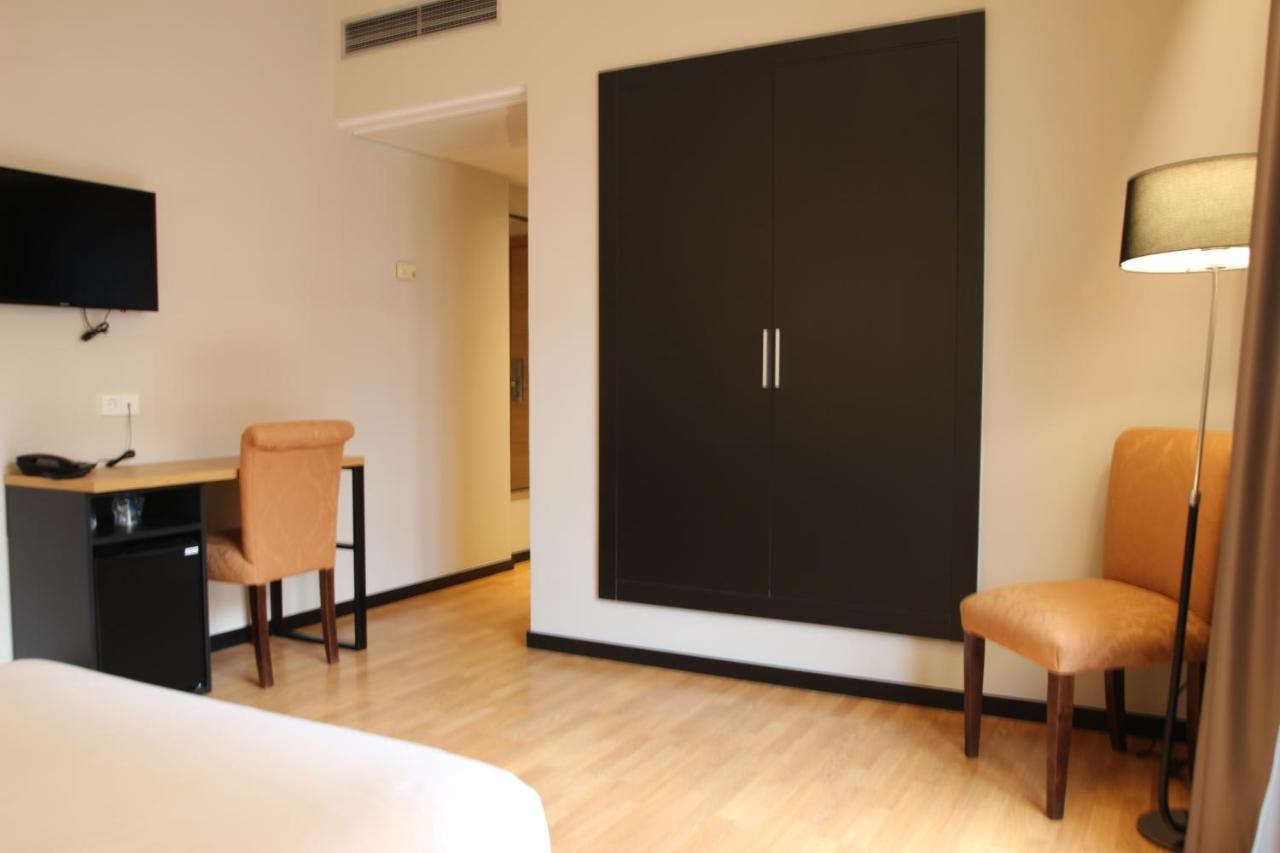 Hotel Alcantara Caces Екстериор снимка
