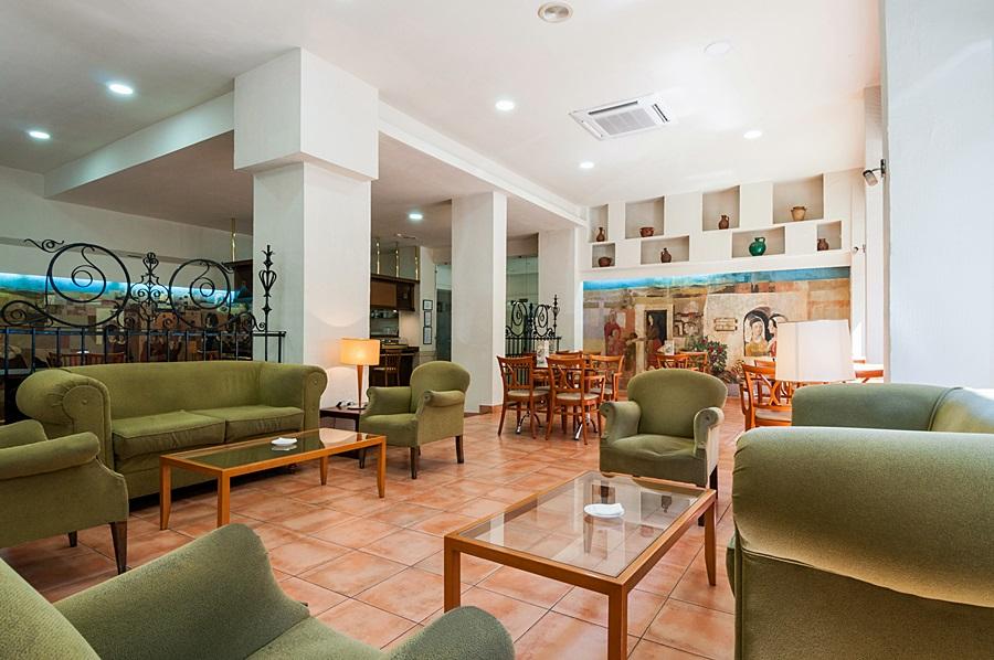 Hotel Alcantara Caces Екстериор снимка