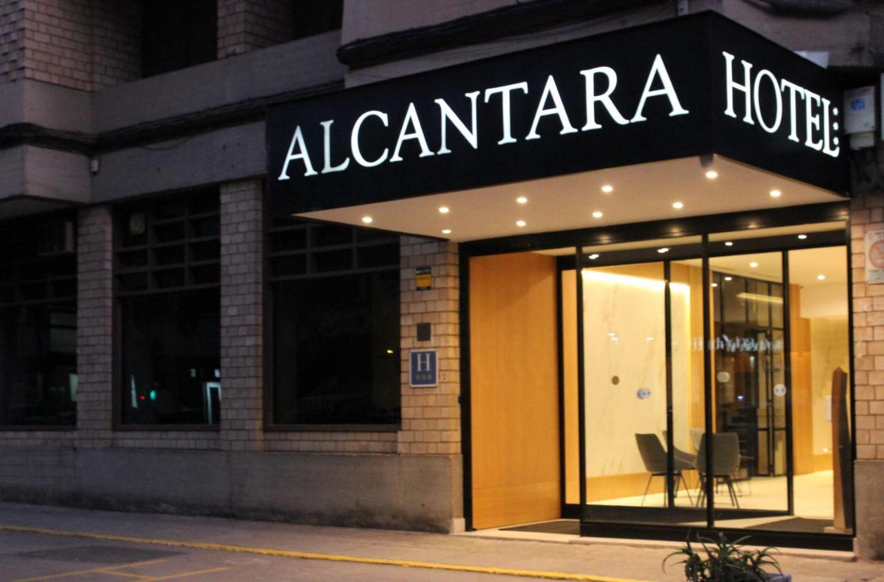 Hotel Alcantara Caces Екстериор снимка