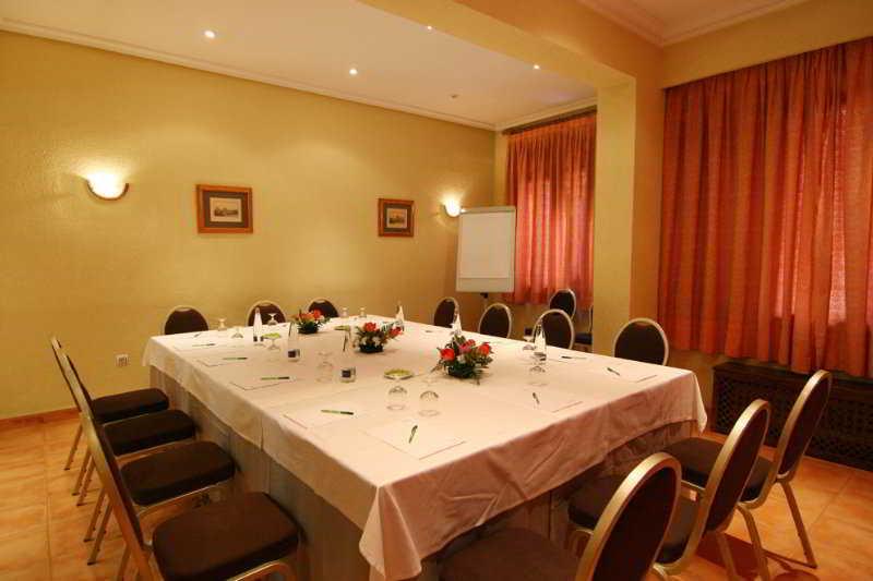 Hotel Alcantara Caces Екстериор снимка