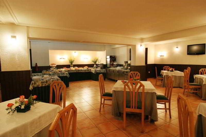 Hotel Alcantara Caces Екстериор снимка