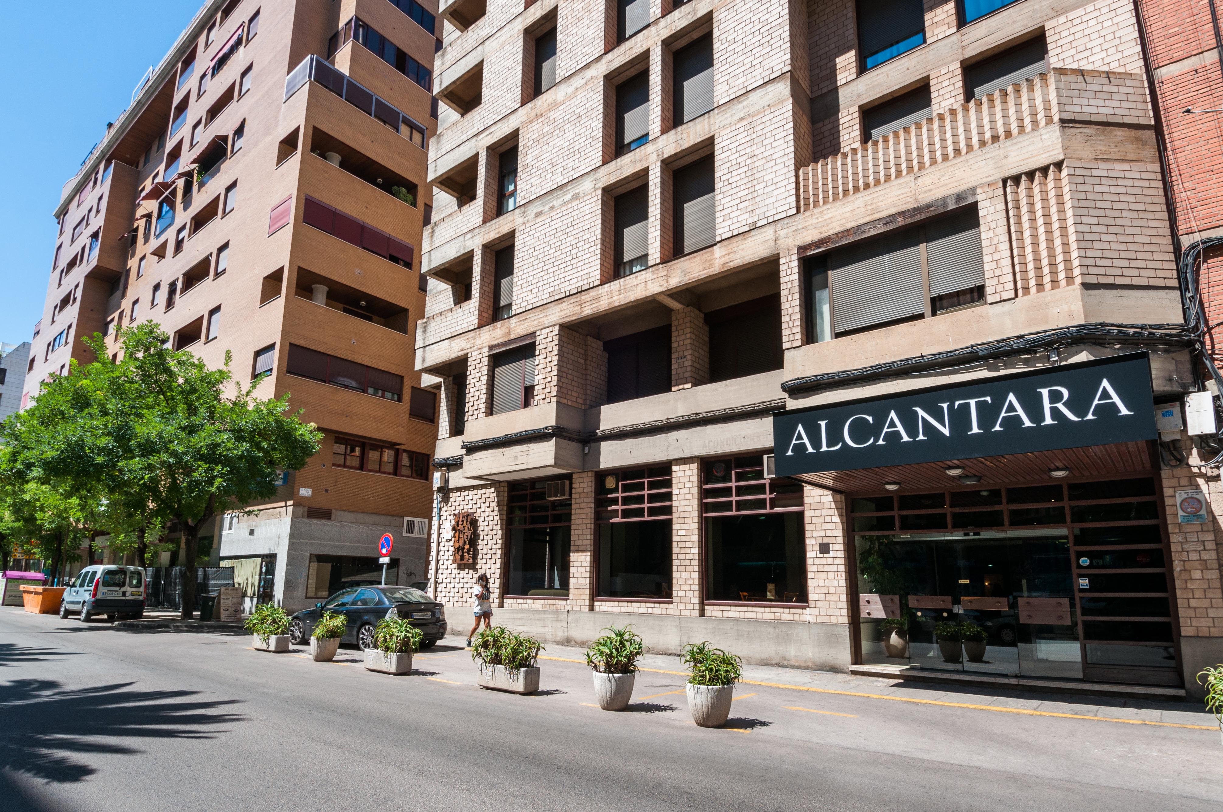 Hotel Alcantara Caces Екстериор снимка