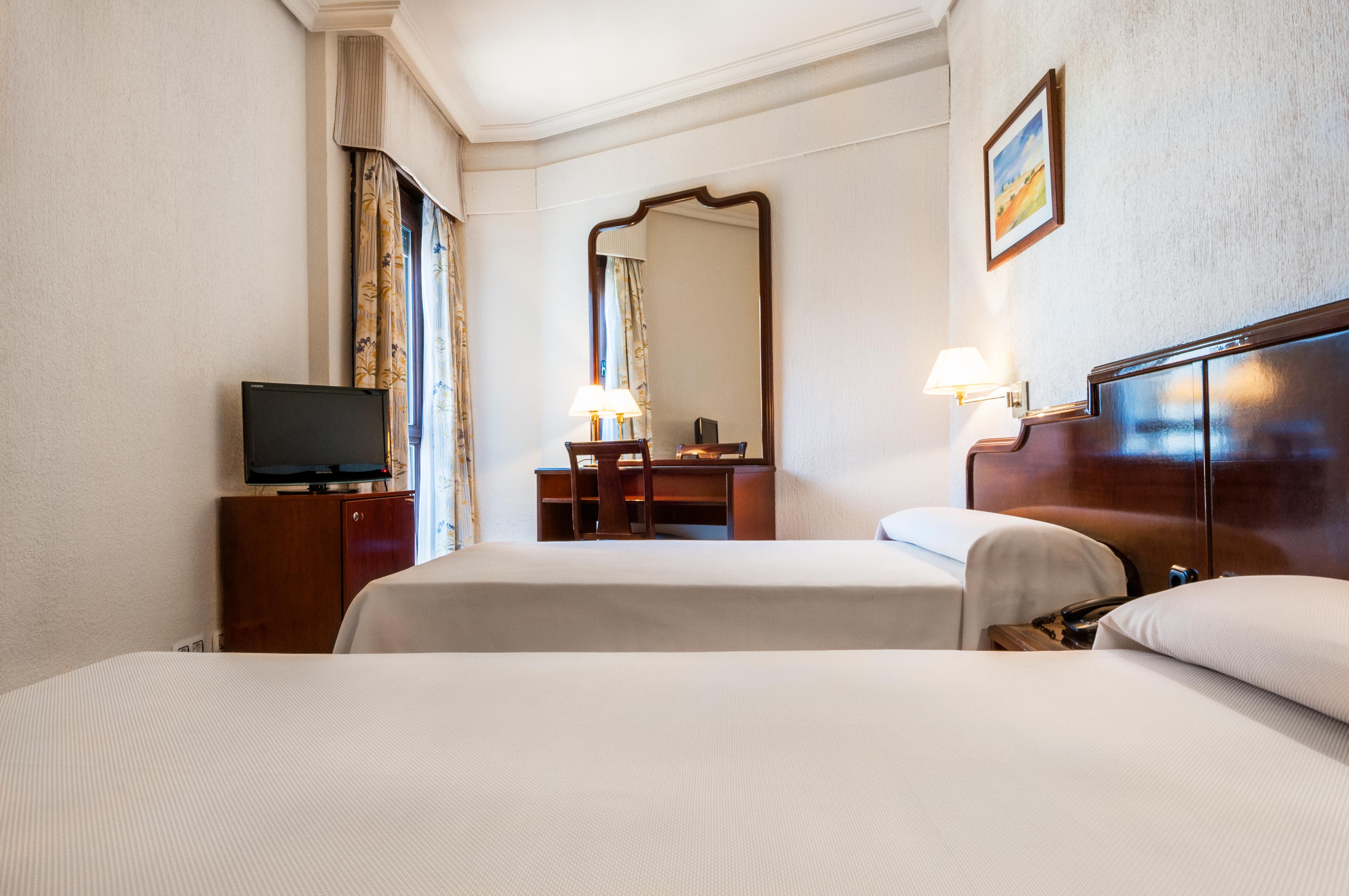 Hotel Alcantara Caces Екстериор снимка