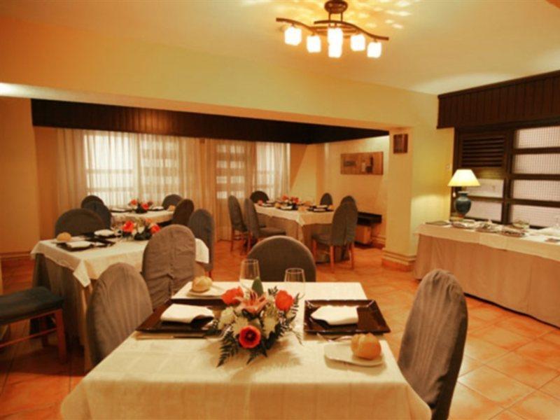 Hotel Alcantara Caces Екстериор снимка