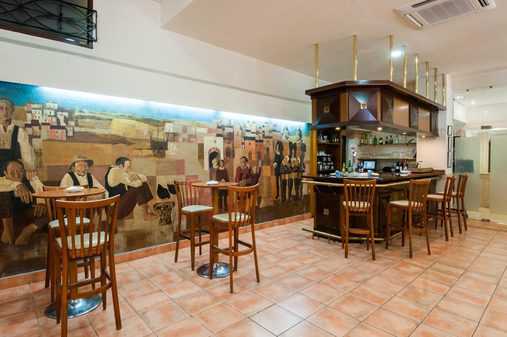 Hotel Alcantara Caces Екстериор снимка