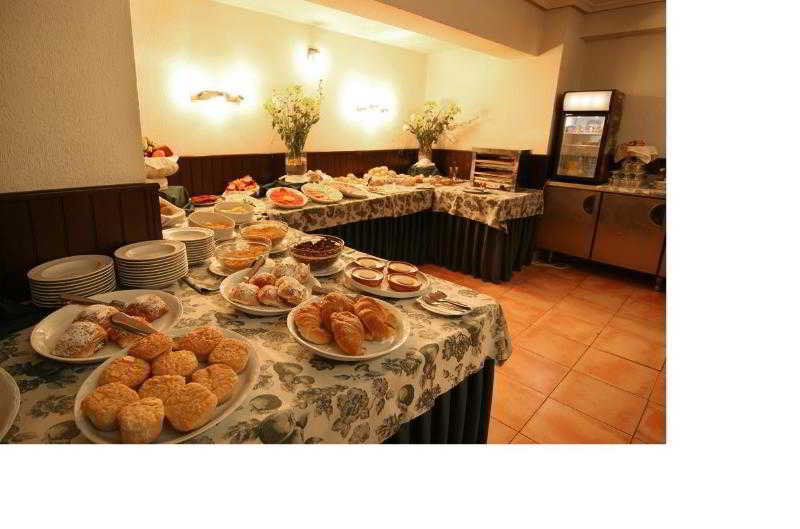 Hotel Alcantara Caces Екстериор снимка