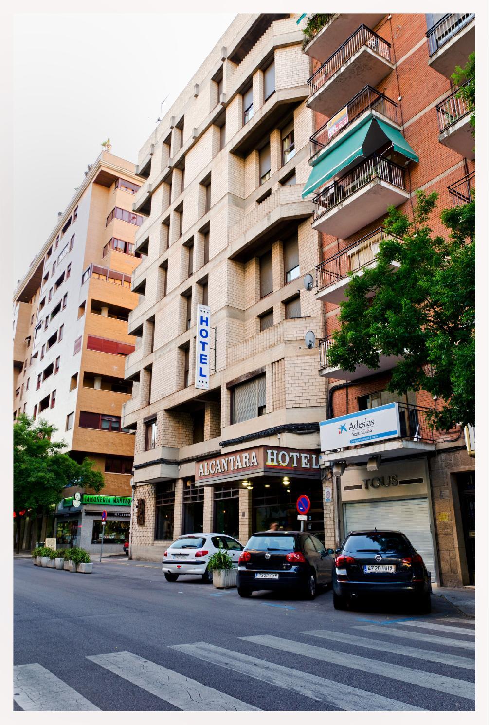 Hotel Alcantara Caces Екстериор снимка